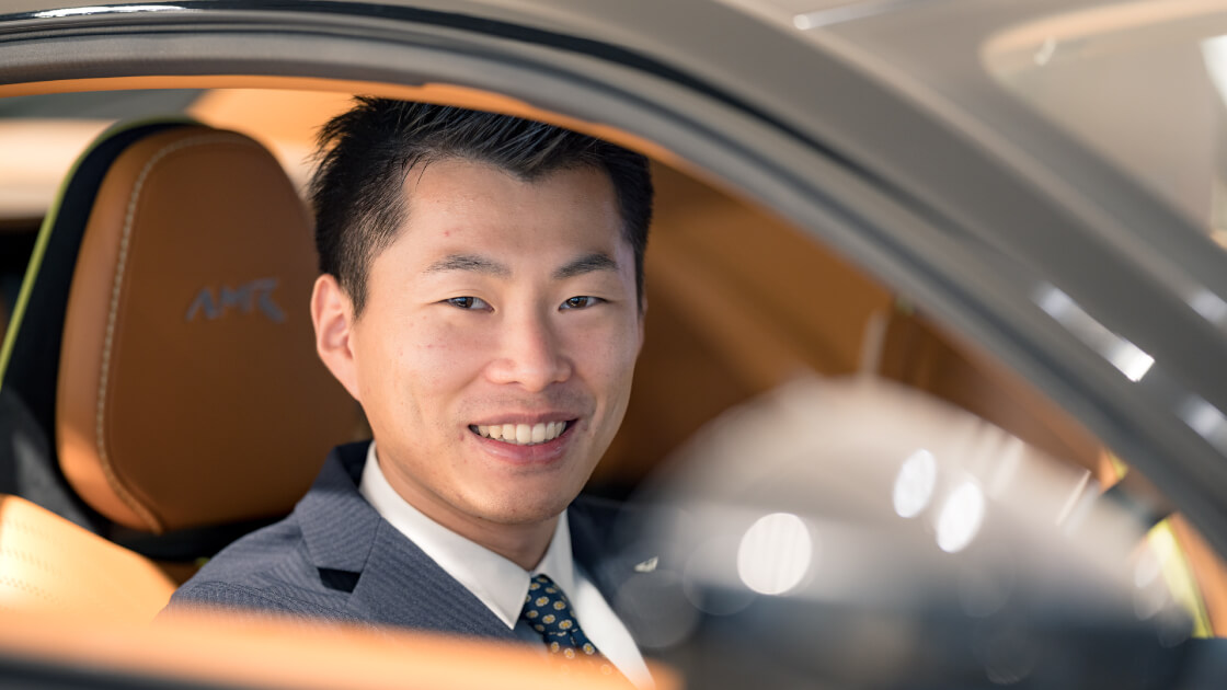 井上智博 Sky Group アストンマーティン