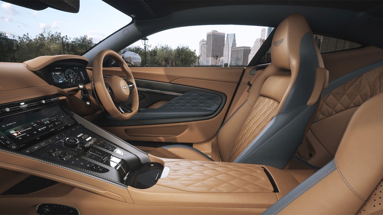 015 DB12 Coupe Silver Birch Provenance RHDスライダー画像