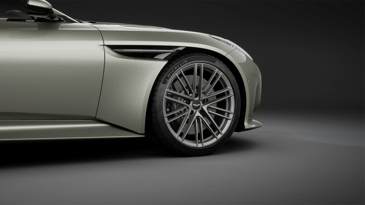 015 DB12 Coupe Silver Birch Provenance RHDスライダー画像