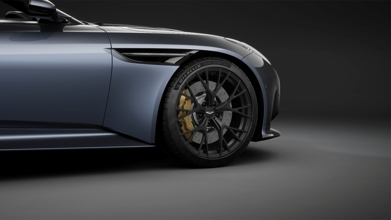 011　DB12 Volante Casino Royale RHDスライダー画像