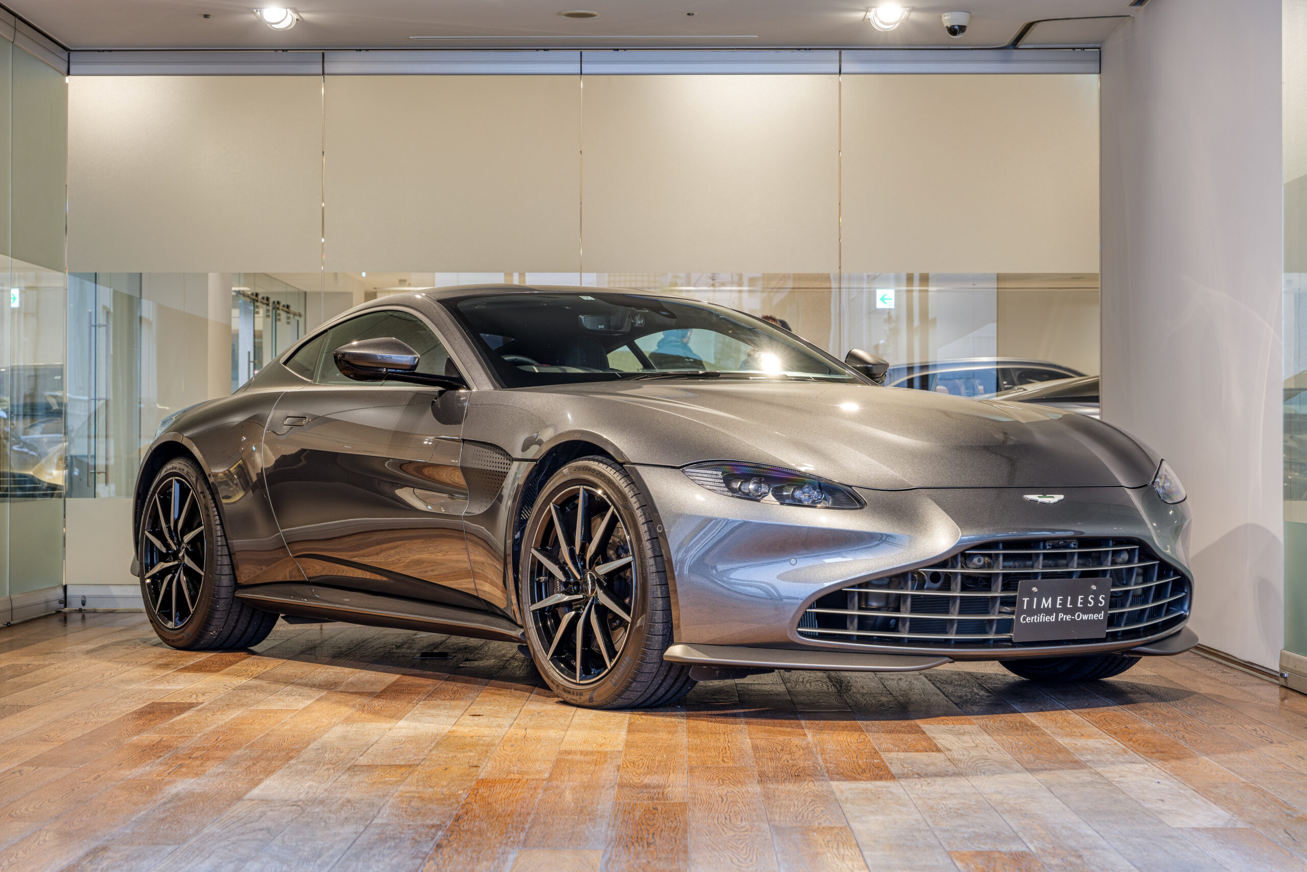 アストンマーティン ネイビー×レッドジップ XS アストンマーティン ネイビー×レッドジップ XS 感謝祭記念!! アストン