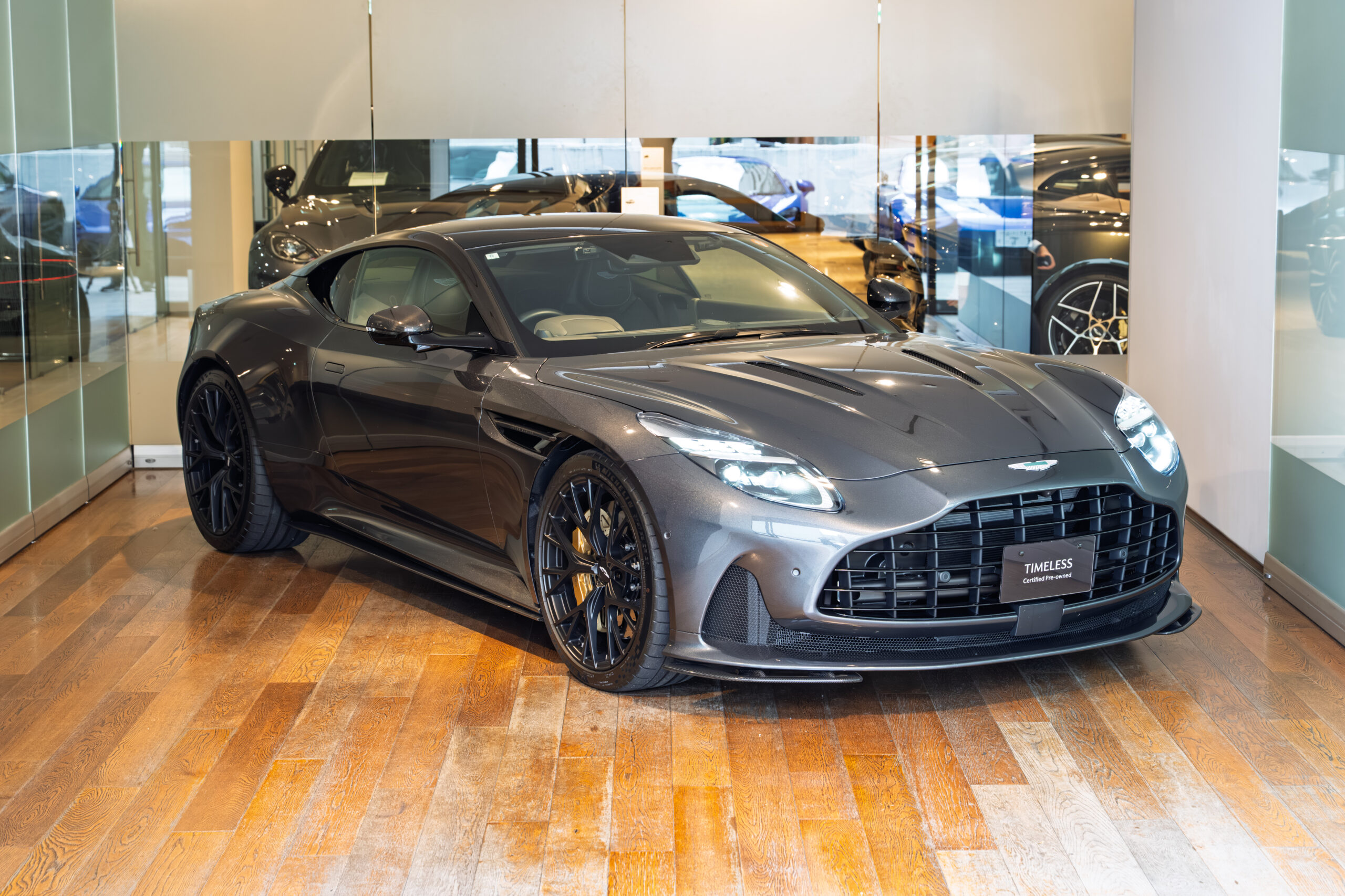 DB12 coupe ゼノングレー　右H