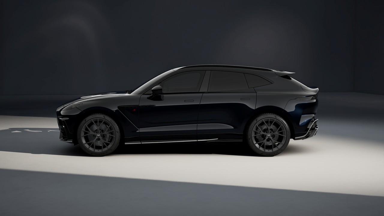DBX S Ultramarine Black ※左ハンドル仕様スライダー画像