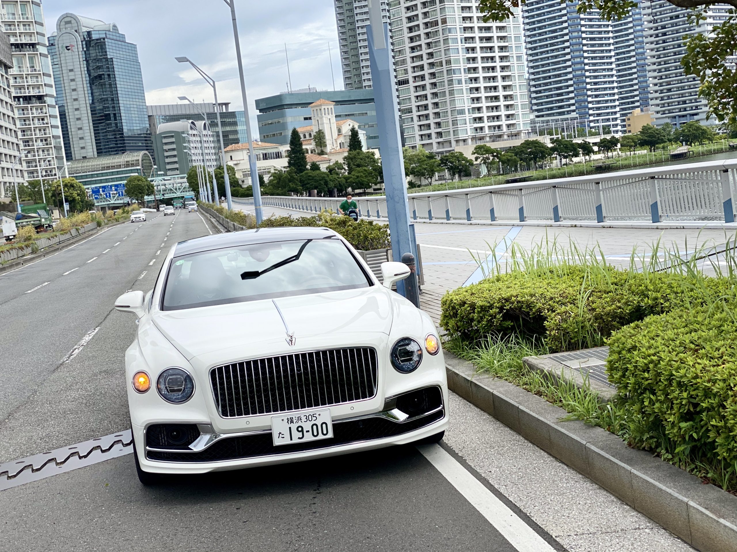 新導入！】NEW FLYING SPUR 試乗車のご案内 | SKY GROUP ベントレー