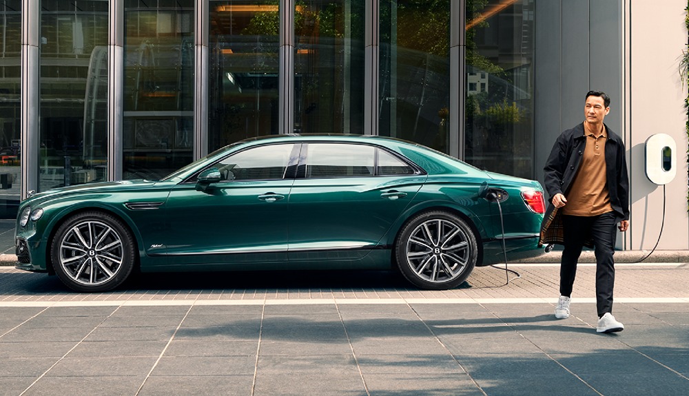 12/10(土)・11(日)  FLYING SPUR HYBRID 特別試乗会 “DEFINE THE HYBRID”のご案内