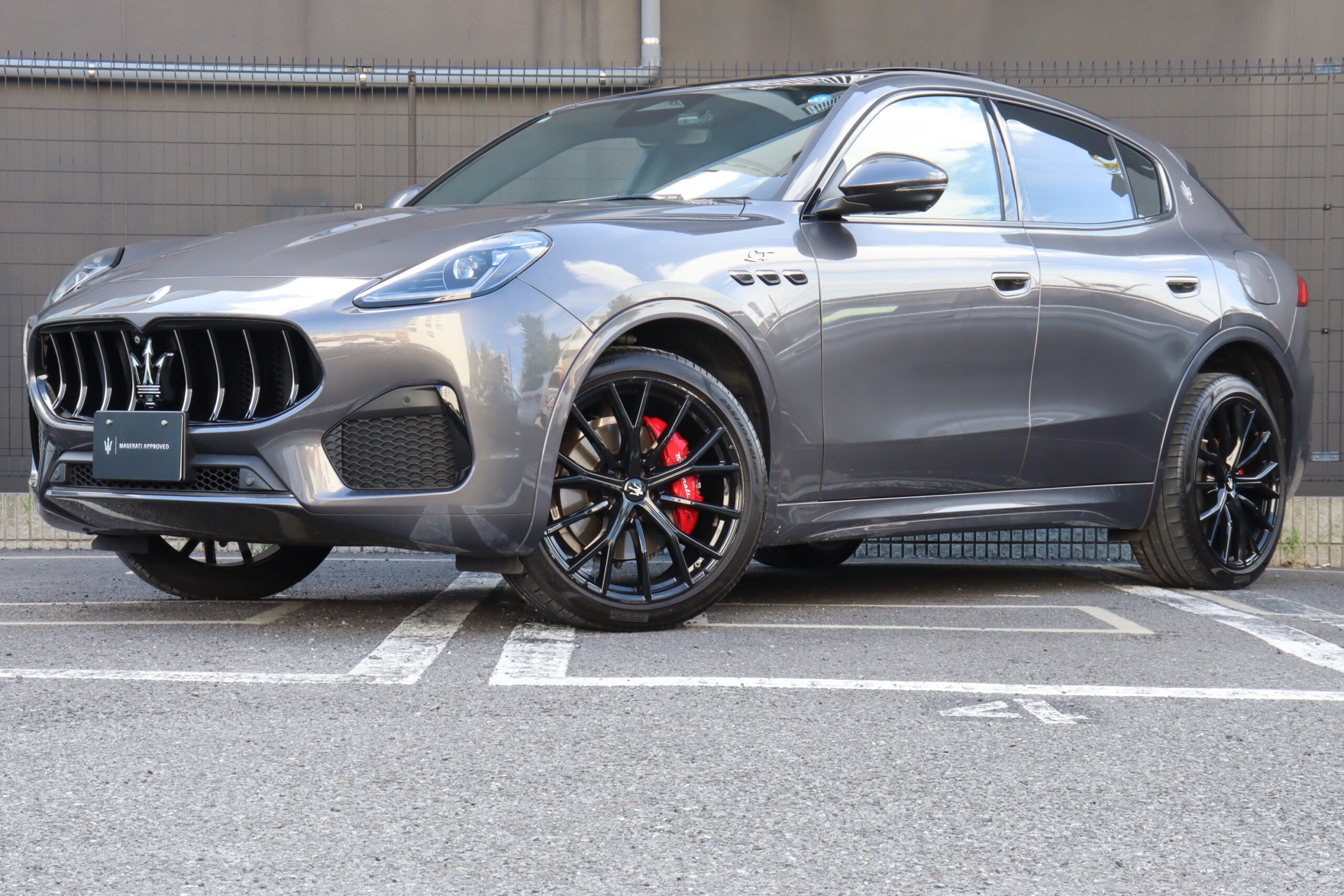 2024年 Grecale GT Interni Rossi 右H　4706