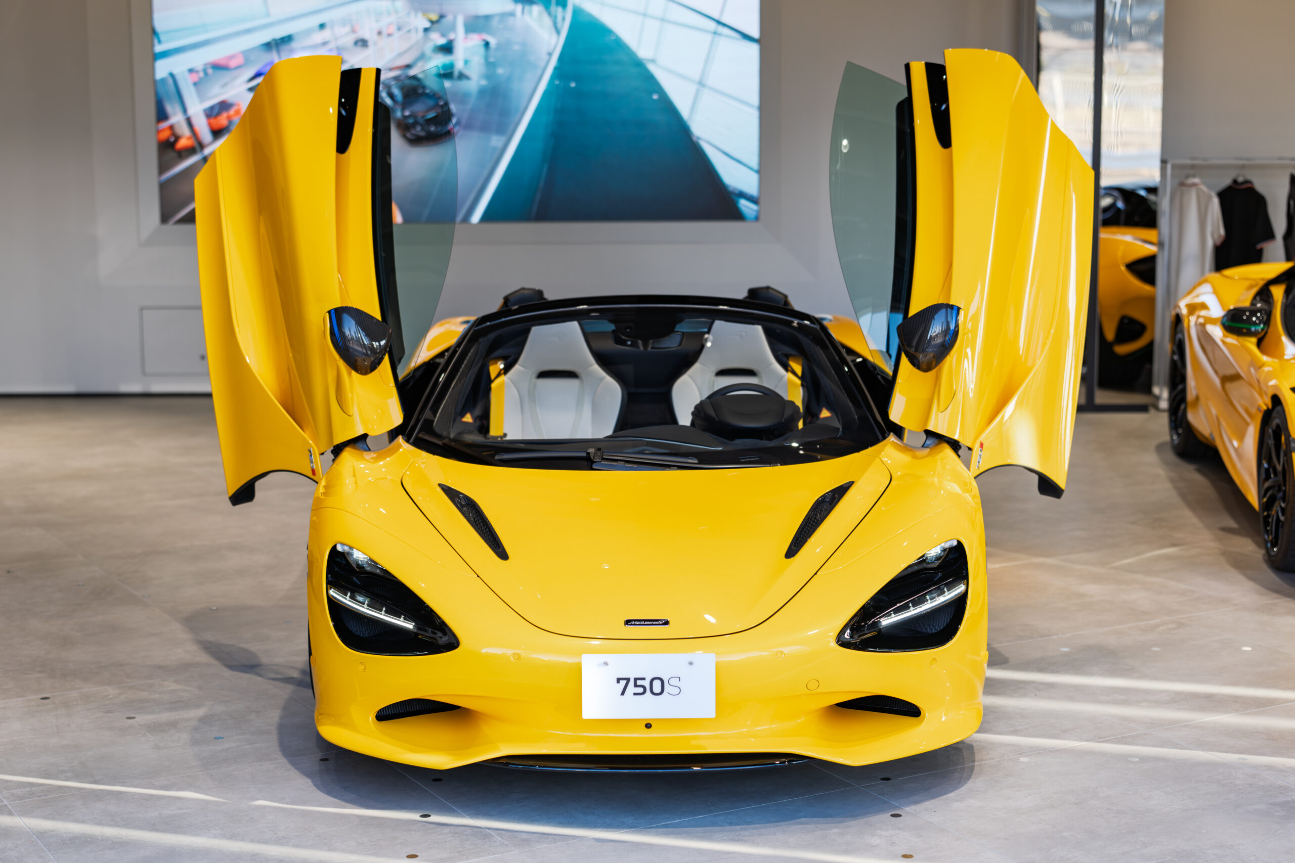 750S Spider Volcano Yellow LHDスライダー画像