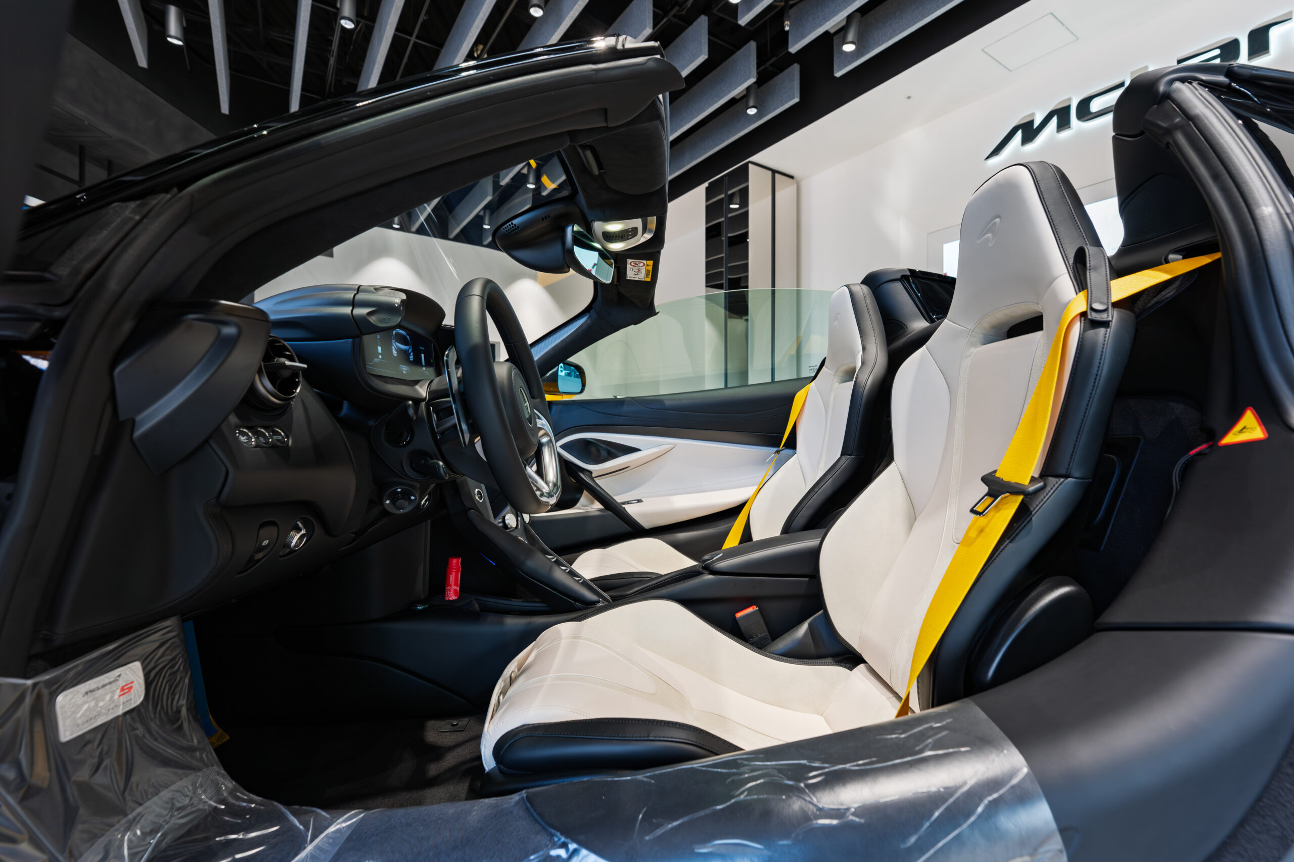 750S Spider Volcano Yellow LHDスライダー画像