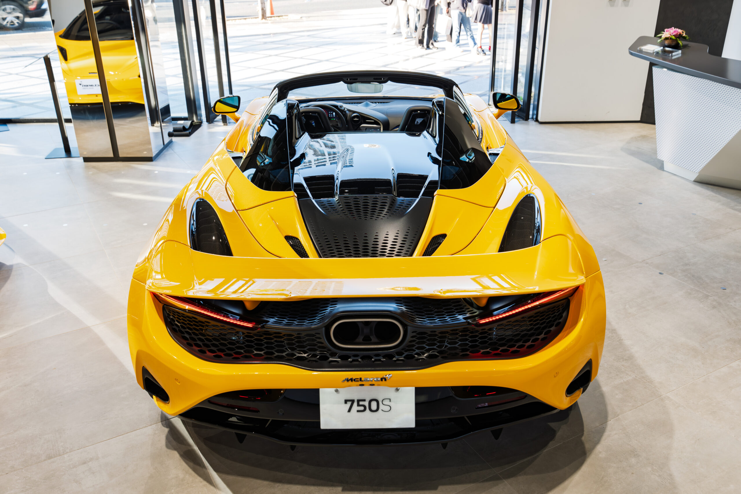 750S Spider Volcano Yellow LHDスライダー画像