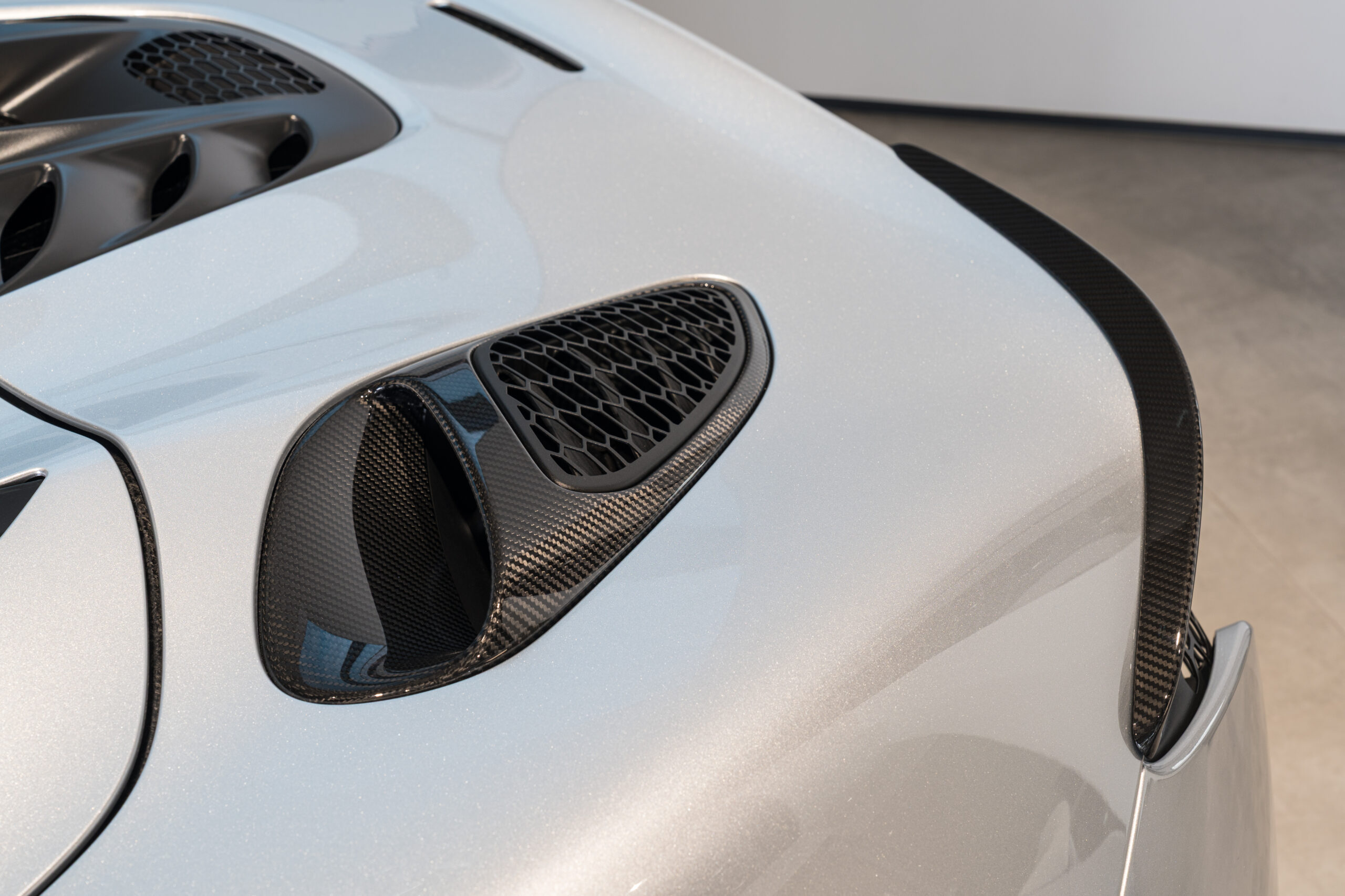 Artura Spider Supernova Silver RHDスライダー画像