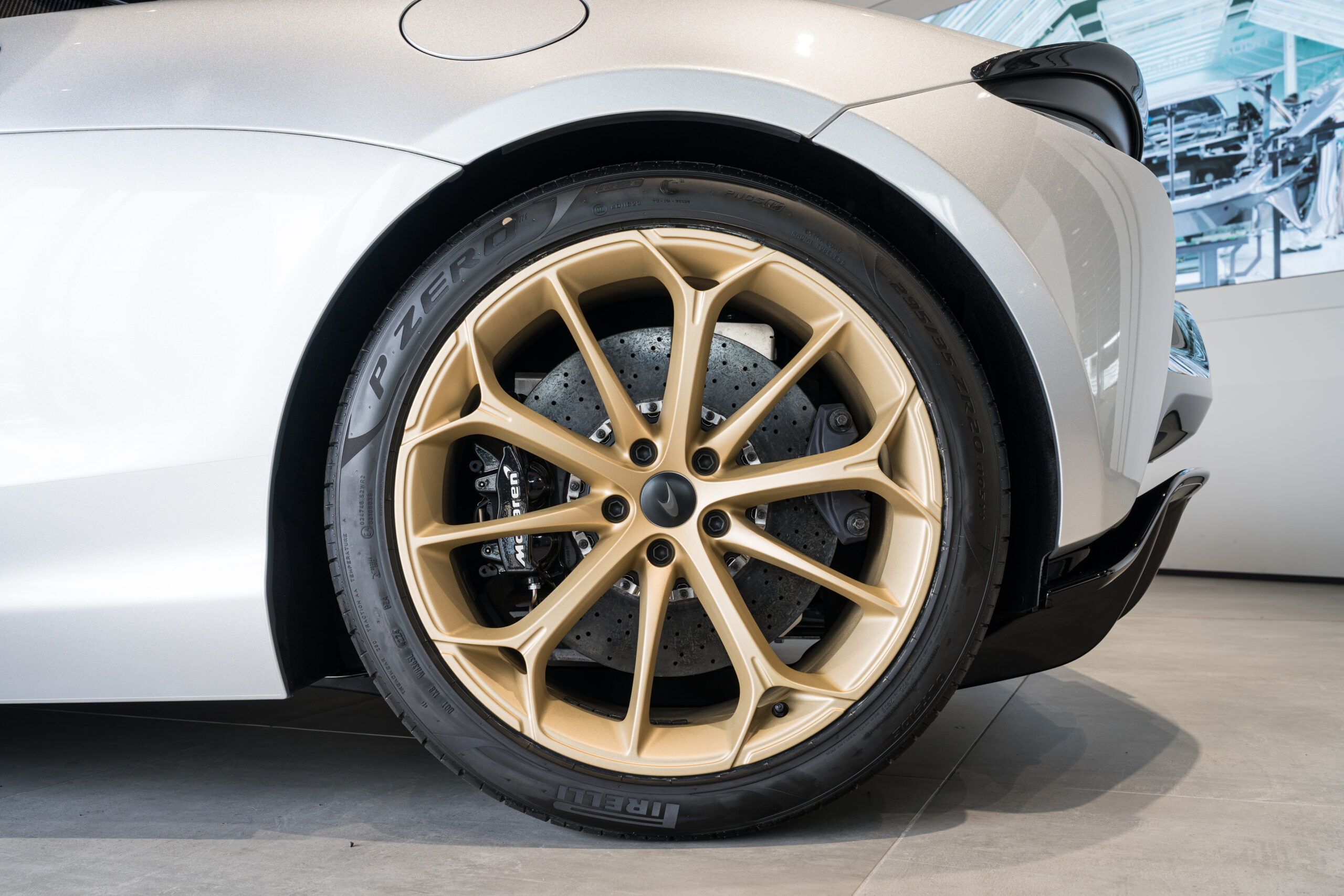 Artura Spider Supernova Silver RHDスライダー画像