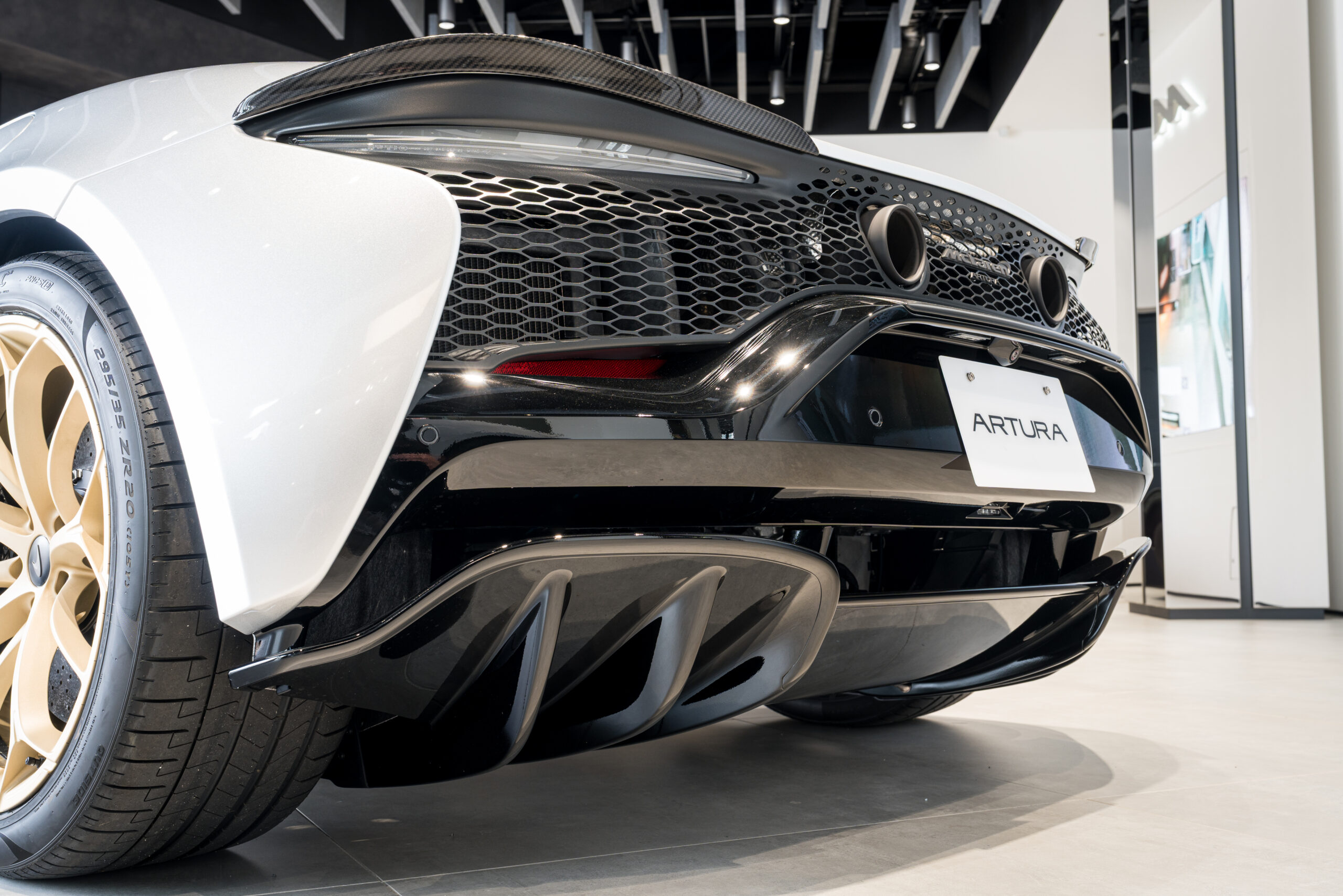 Artura Spider Supernova Silver RHDスライダー画像