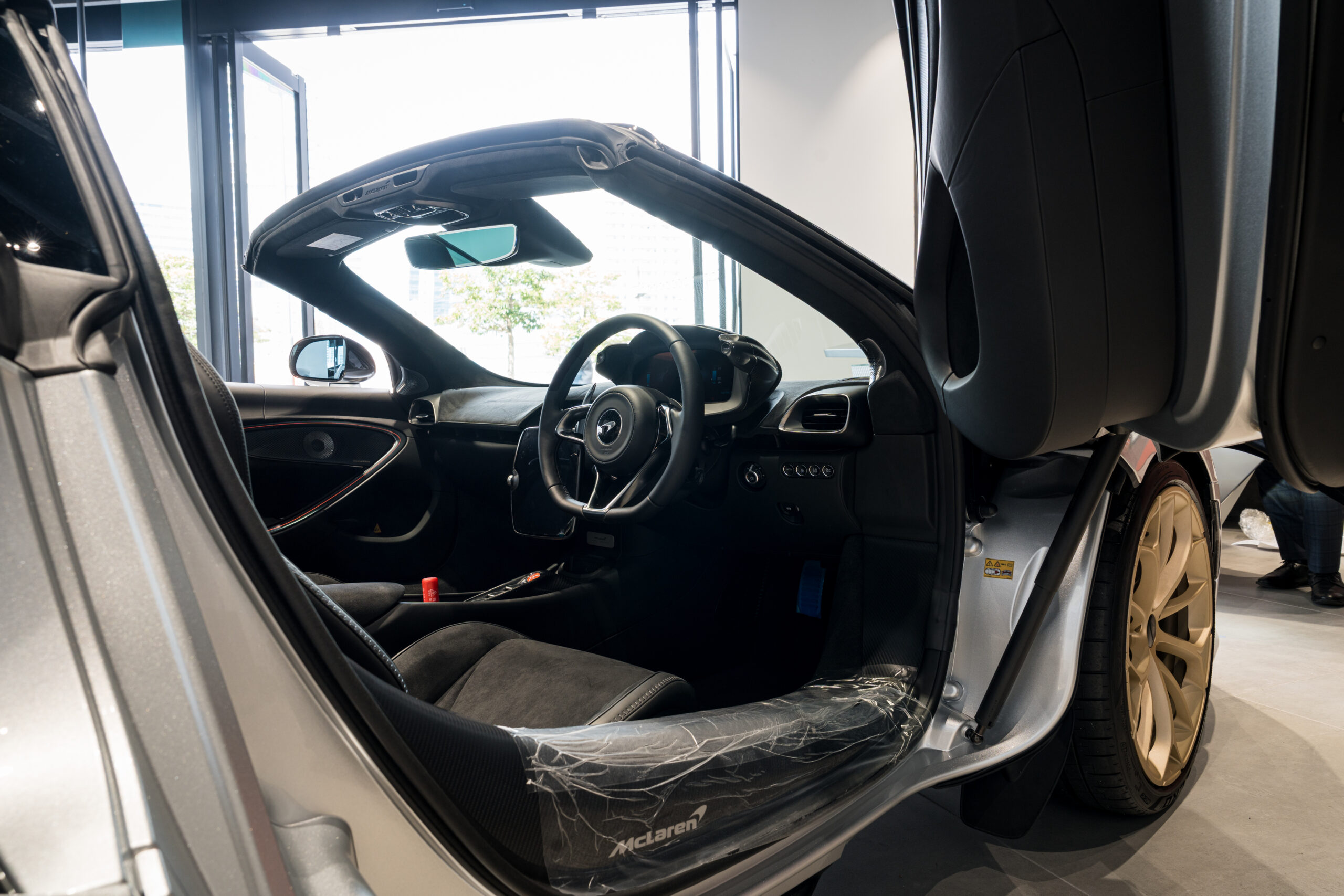 Artura Spider Supernova Silver RHDスライダー画像