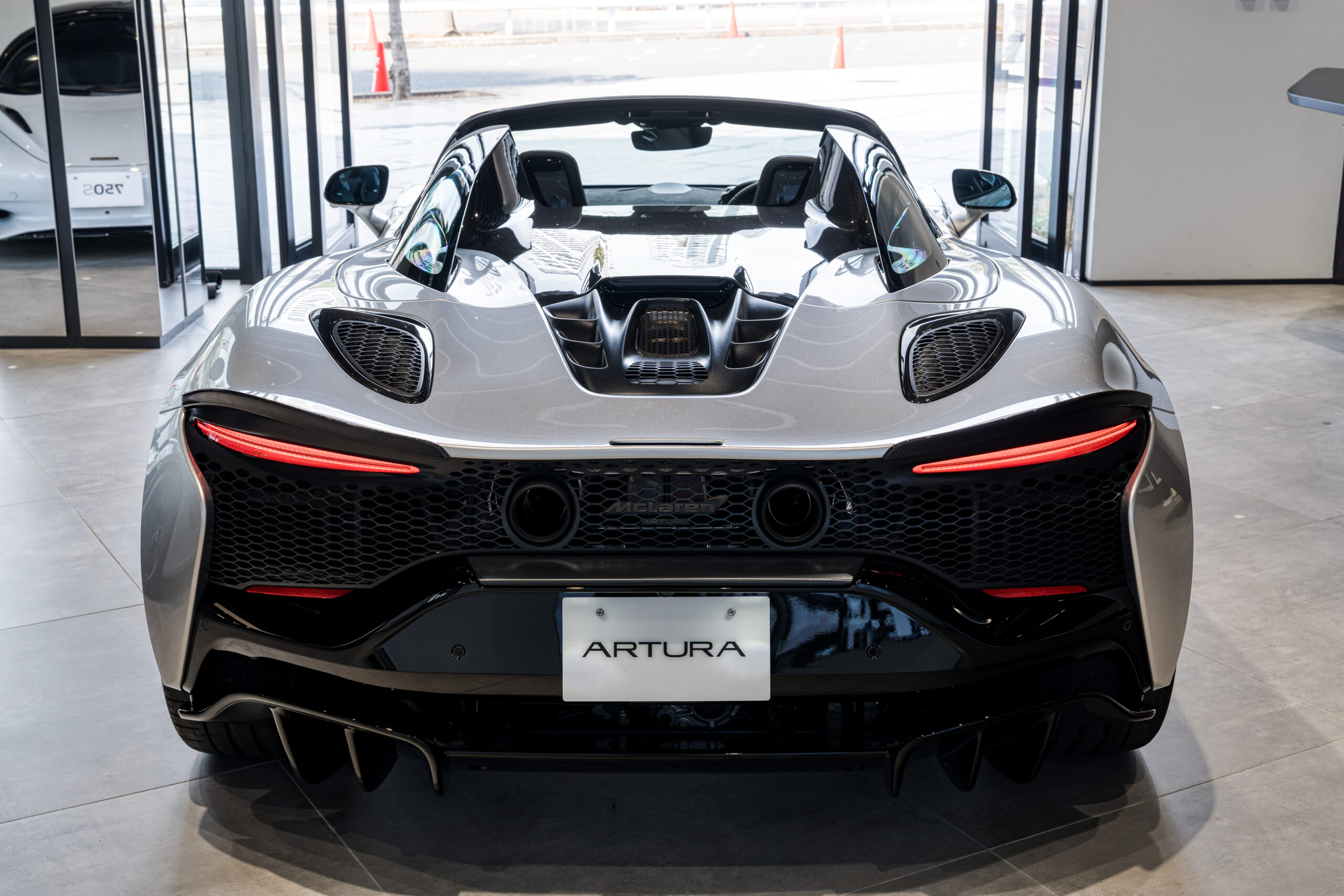 Artura Spider Supernova Silver RHD | 【マクラーレン麻布・横浜