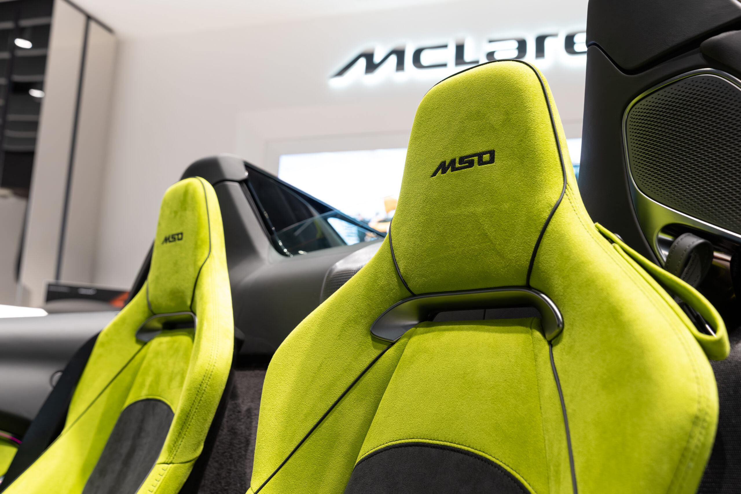 Artura Spider MSO Dove Grey LHDスライダー画像