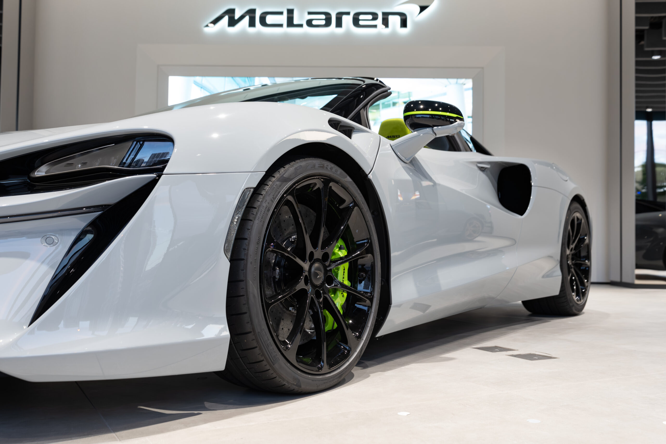 Artura Spider MSO Dove Grey LHDスライダー画像