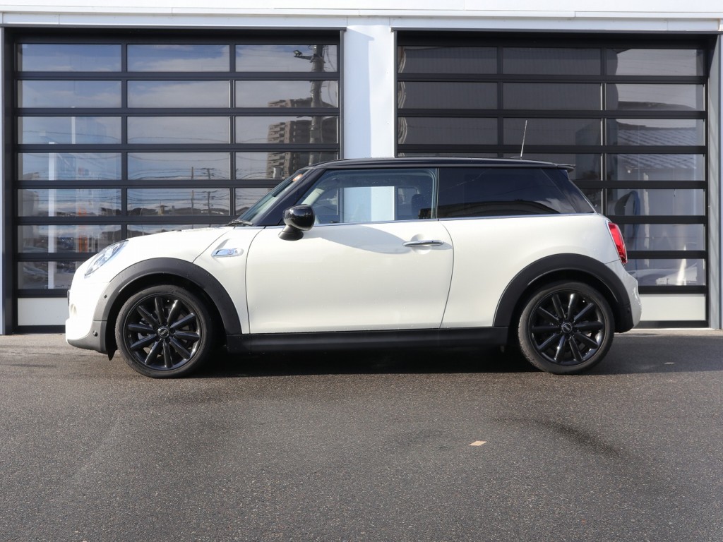 Mini クーパーs 3ドアdct Acc 前後pdc デジタルメーター 447 輸入車 外車の中古車販売 Sky Group スカイグループ Mini クーパーs 3ドアdct Acc 前後pdc デジタルメーター 447 輸入車 外車の中古車販売 Sky Group スカイグループ