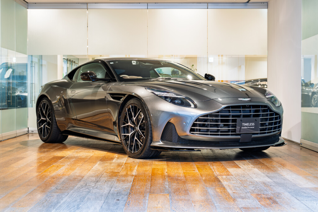 DB12Coupe マグネティックシルバー右H