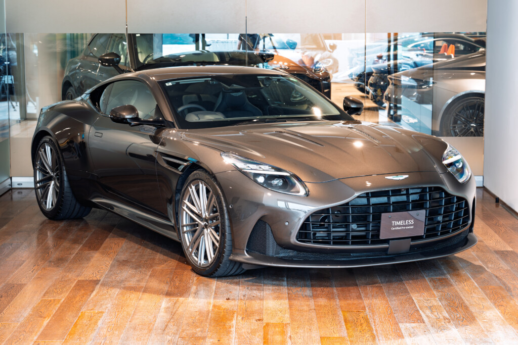 DB12Coupe　右H　カンバーランドグレー