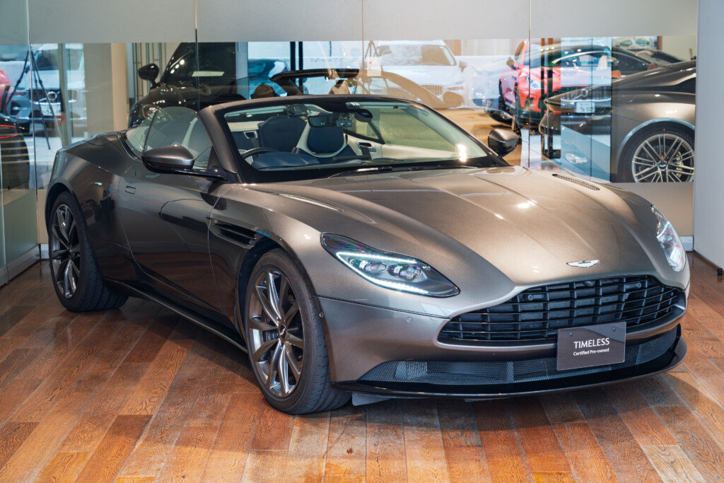 DB11　Volante　マグネティックシルバー　右H