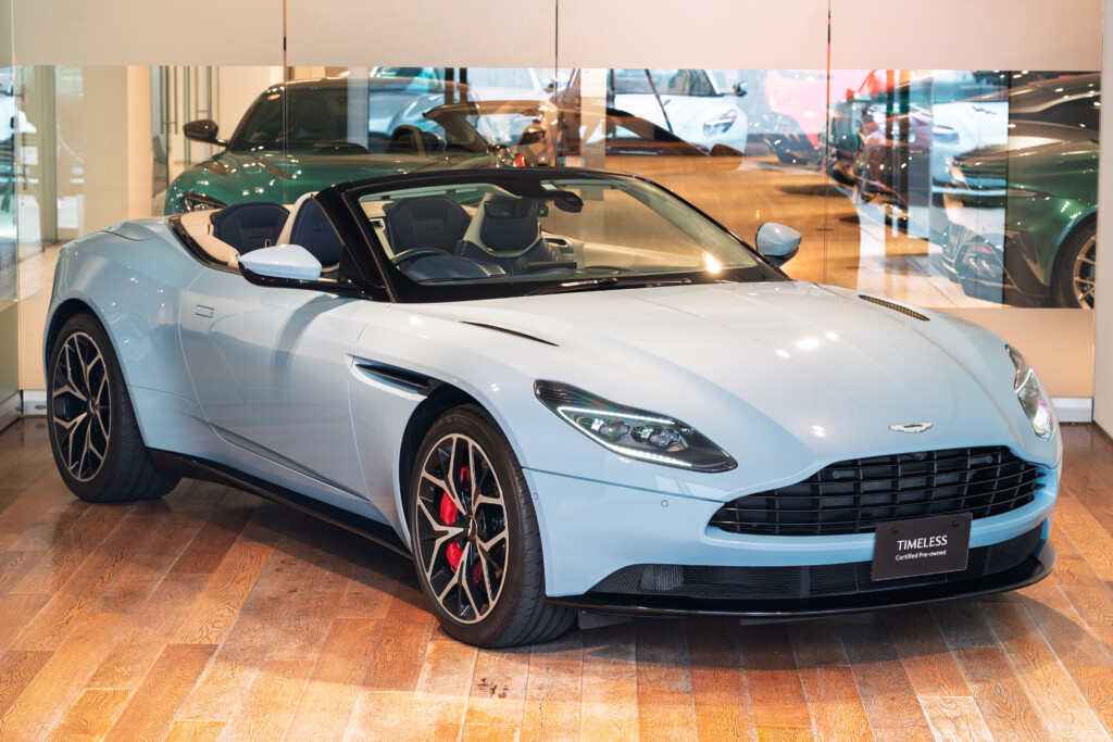 DB11 Volante フロステッドグラスブルー　右H