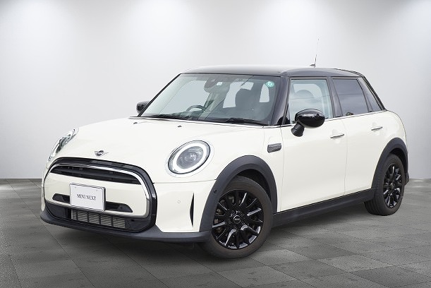 MINI　クーパーD 5ドア プレミアムプラスPKG DCT　クルコン　前後PDC　シートヒーター　120