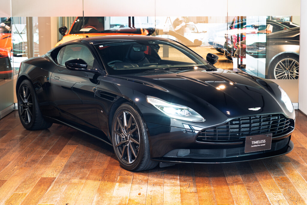 DB11 Coupe V12 ウルトラマリンブラック　右H