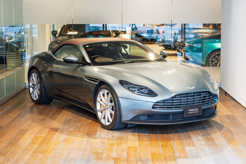 DB11 Volante V8 シーストーム 右H