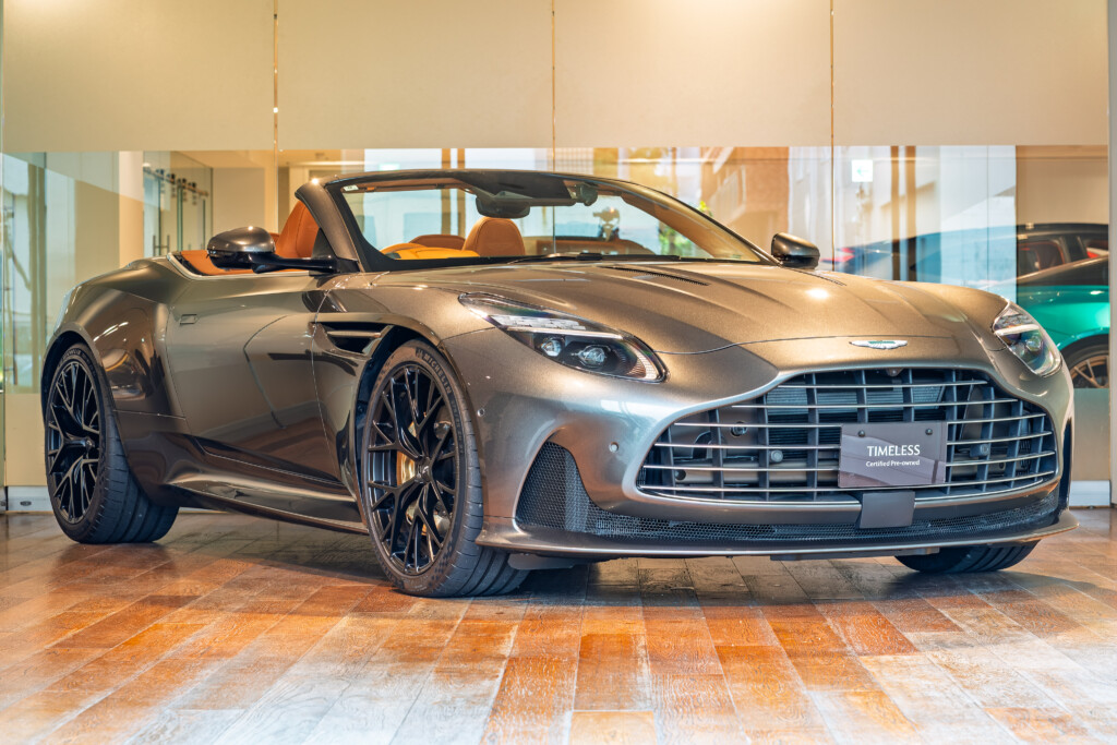 DB12 Volante マグネティックシルバー 右H
