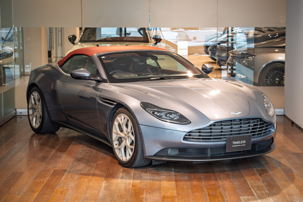 DB11 V8 Volante コンコースブルー 右H