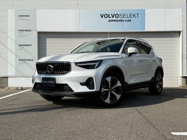 ボルボ　XC40　ウルトラB4 AWD　（596）