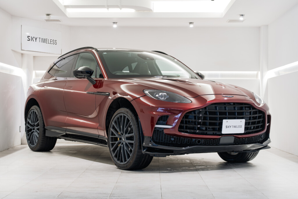 AstonMartin DBX707