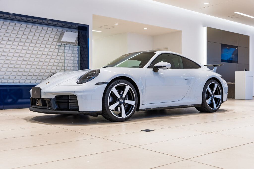ポルシェ911 カレラ 992.2型 アイスグレーメタリック 左H