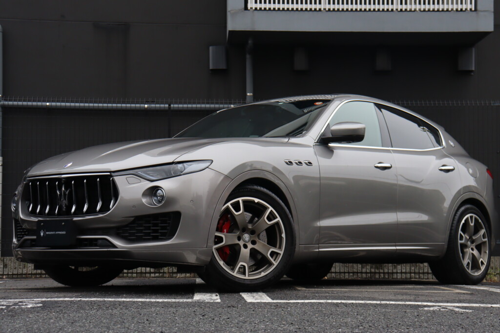Maserati Levante S 右H　4700